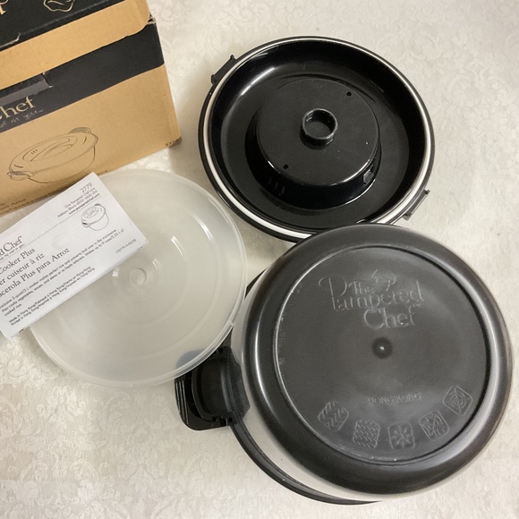 Pampered Chef Rice Cooker Plus #2779 Black 3 Quart Locking Lid, Like New - Picture 2 of 3